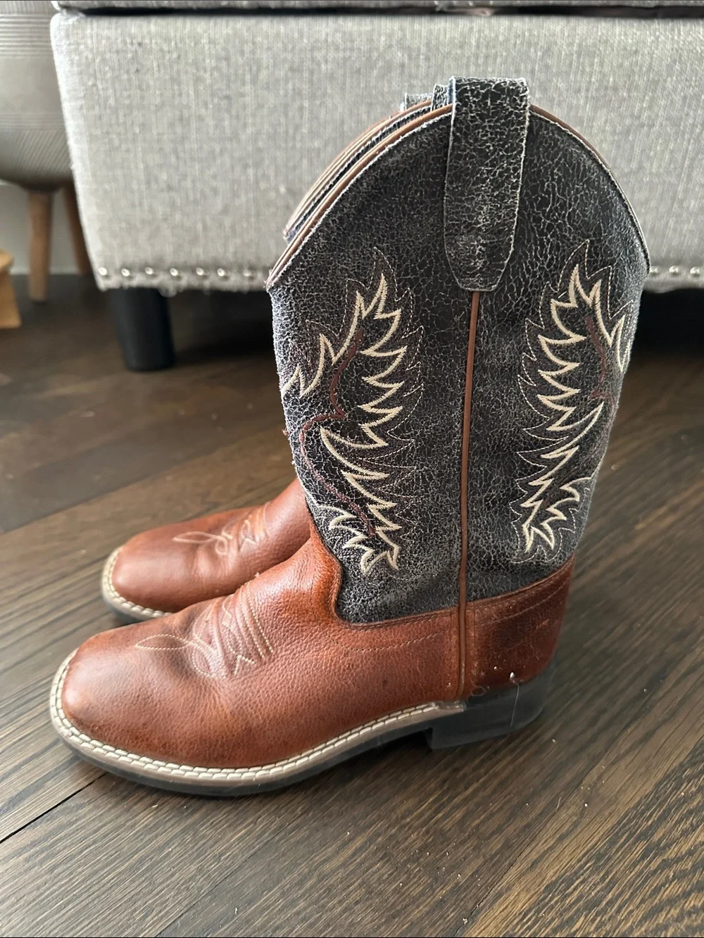 Boys Cowboy brown boots sz 3Y
